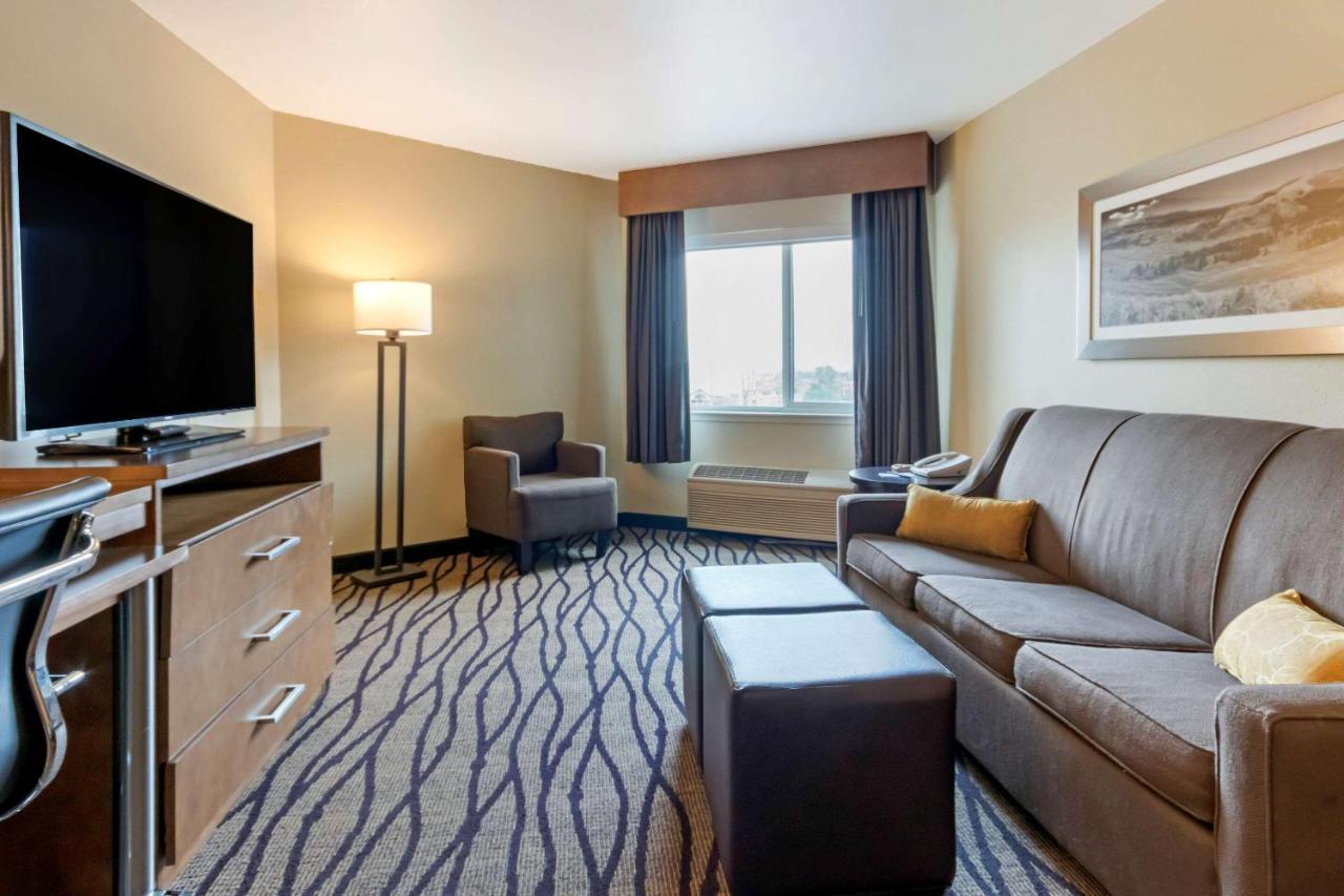 Comfort Inn & Suites Market - Airport Грейт-Фолс Экстерьер фото