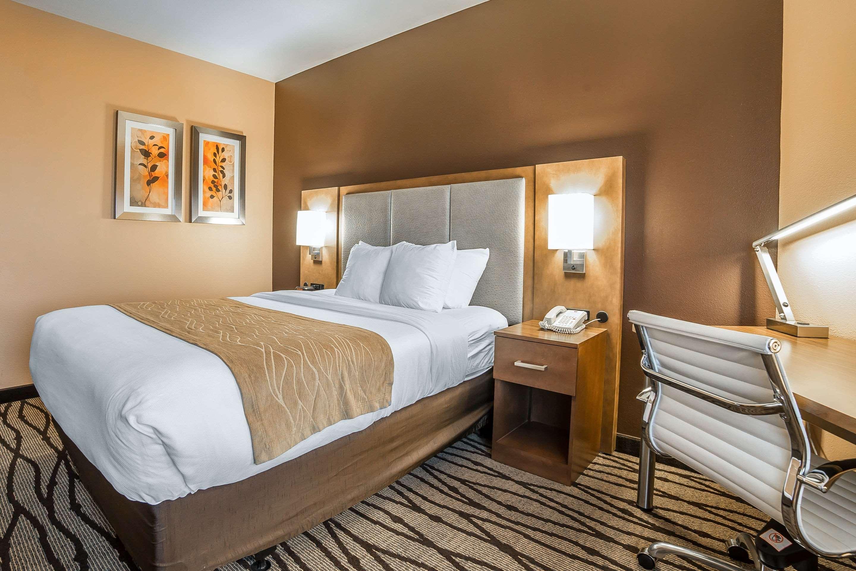 Comfort Inn & Suites Market - Airport Грейт-Фолс Экстерьер фото