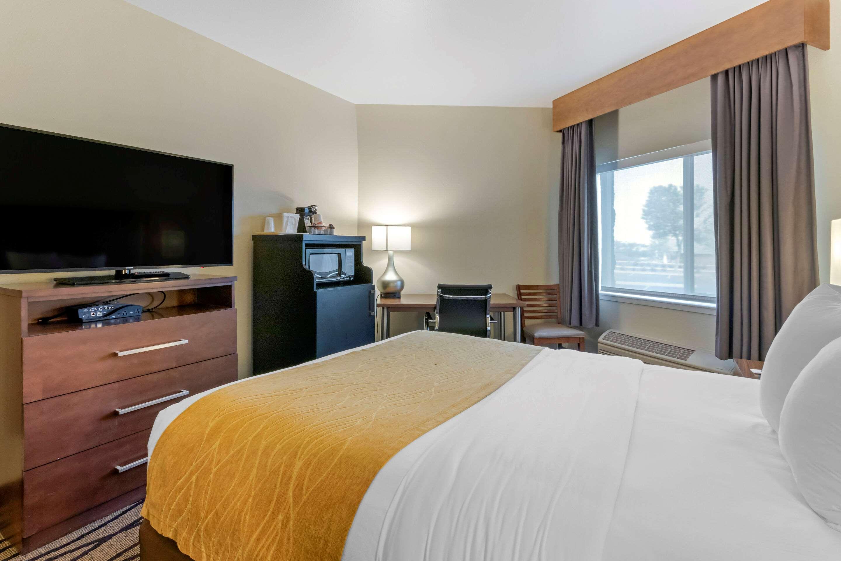 Comfort Inn & Suites Market - Airport Грейт-Фолс Экстерьер фото