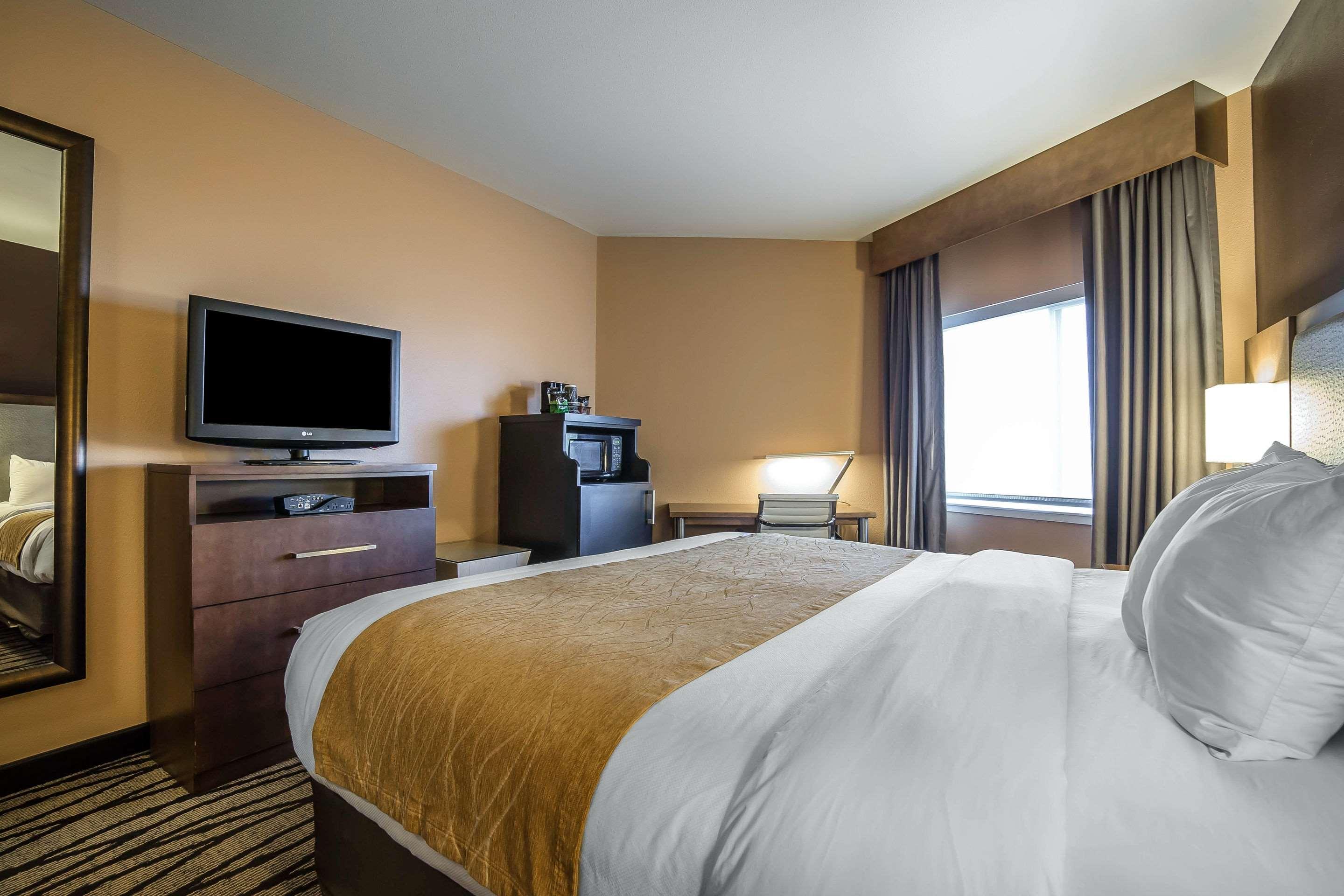 Comfort Inn & Suites Market - Airport Грейт-Фолс Экстерьер фото