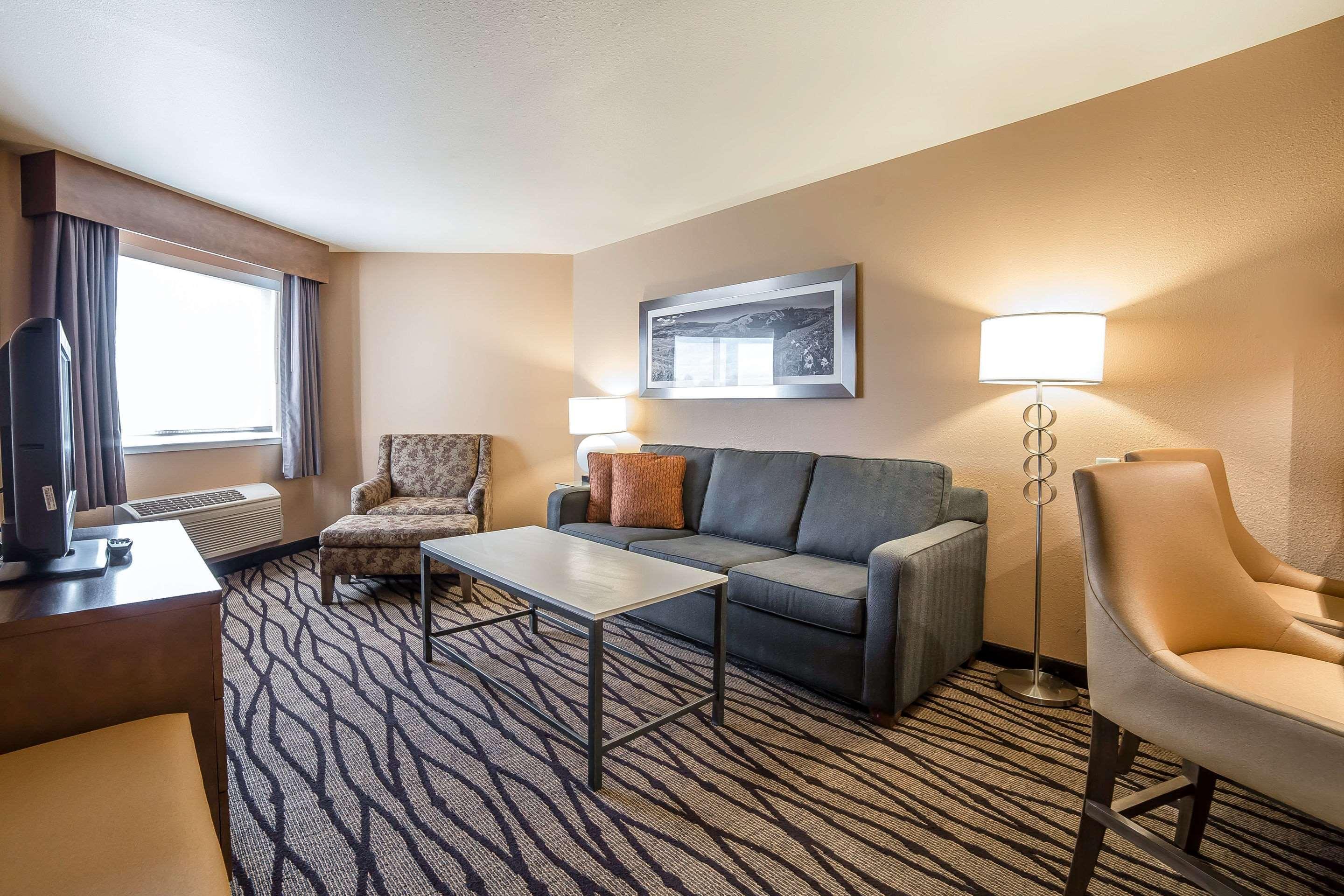 Comfort Inn & Suites Market - Airport Грейт-Фолс Экстерьер фото