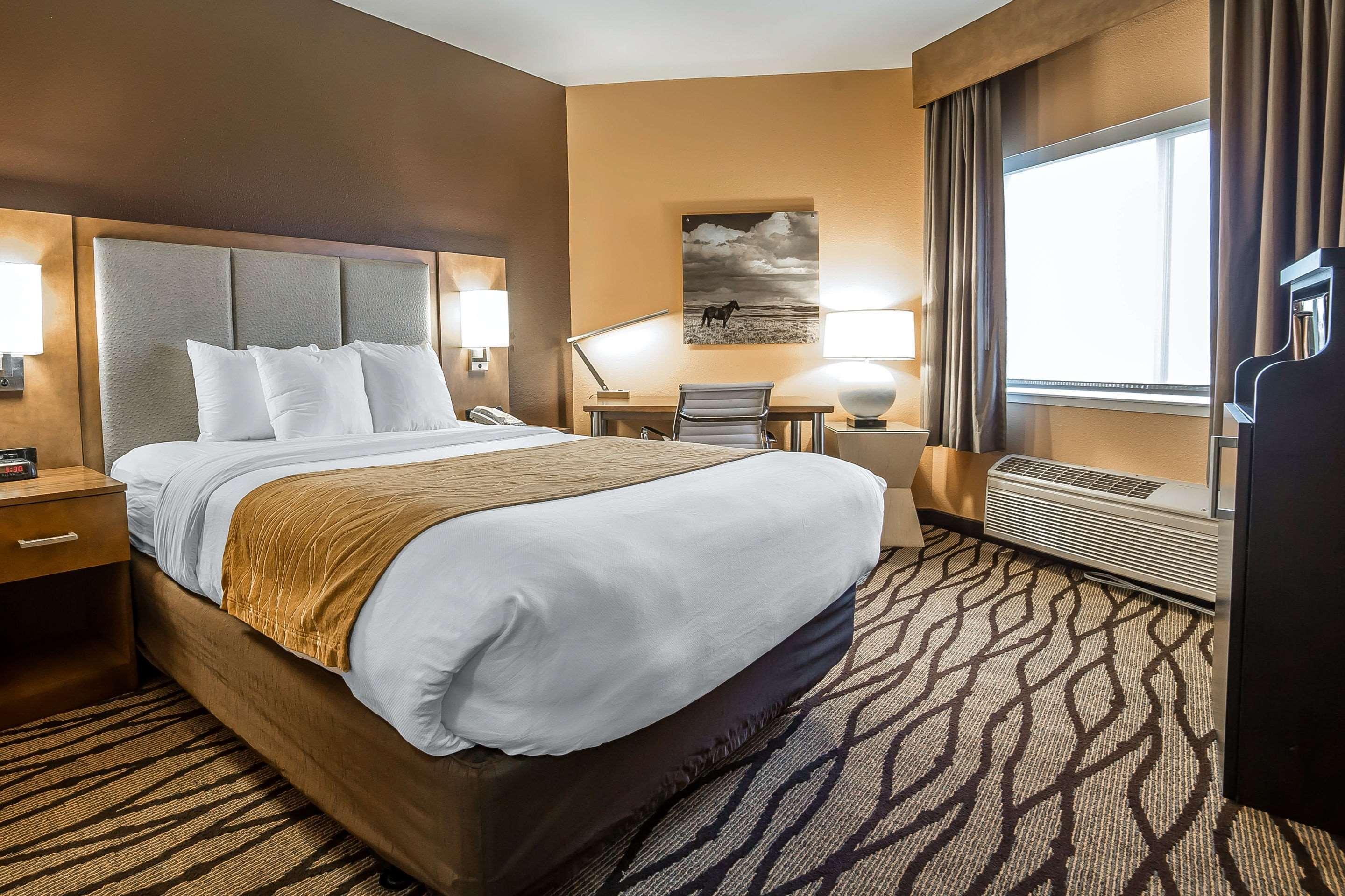 Comfort Inn & Suites Market - Airport Грейт-Фолс Экстерьер фото