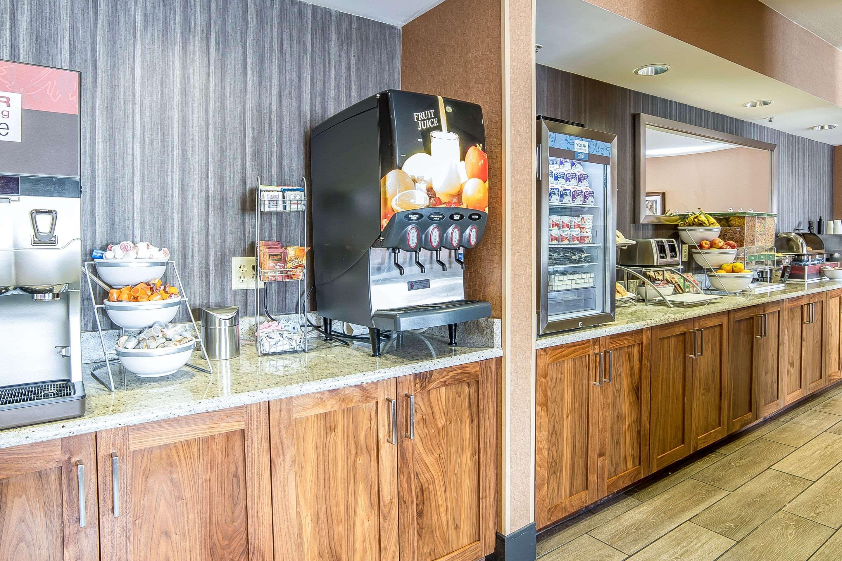 Comfort Inn & Suites Market - Airport Грейт-Фолс Экстерьер фото