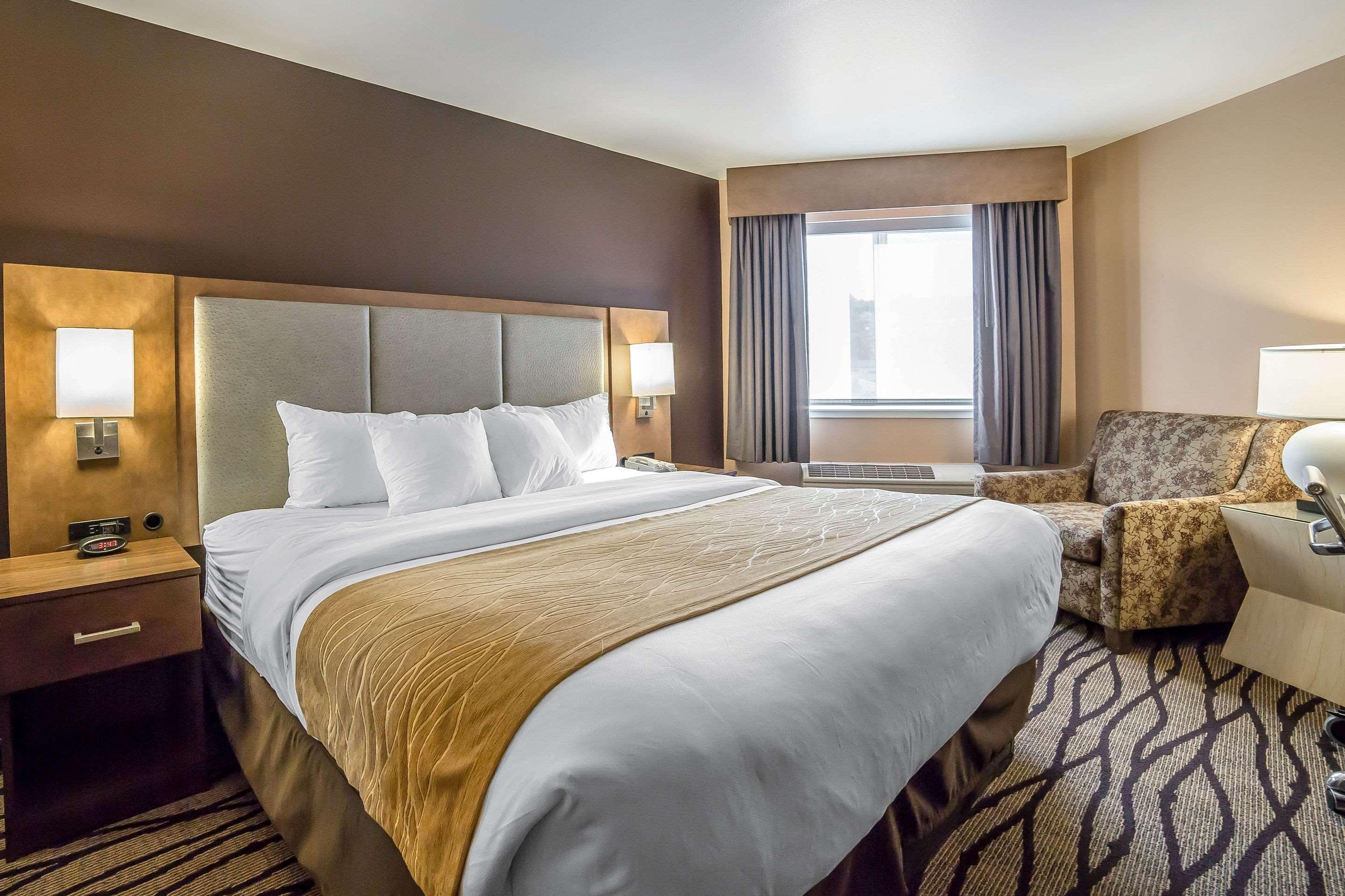 Comfort Inn & Suites Market - Airport Грейт-Фолс Экстерьер фото