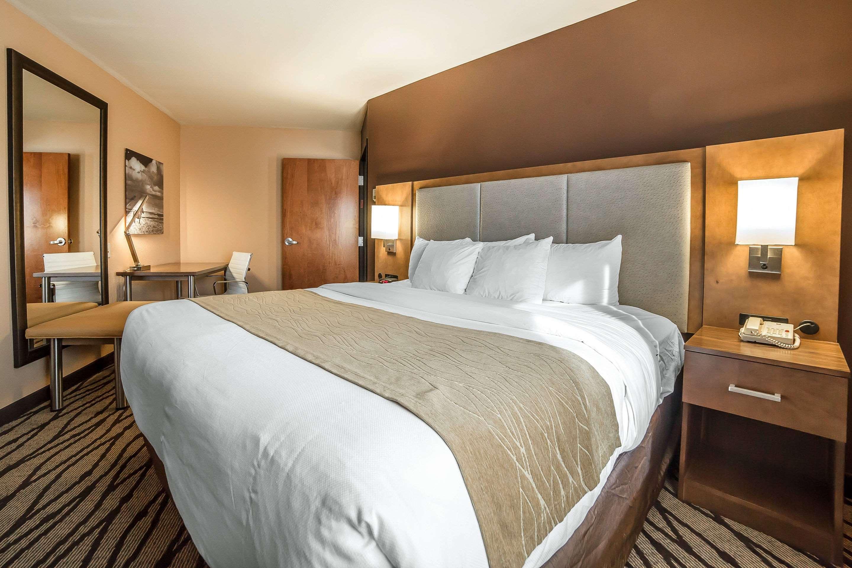 Comfort Inn & Suites Market - Airport Грейт-Фолс Экстерьер фото