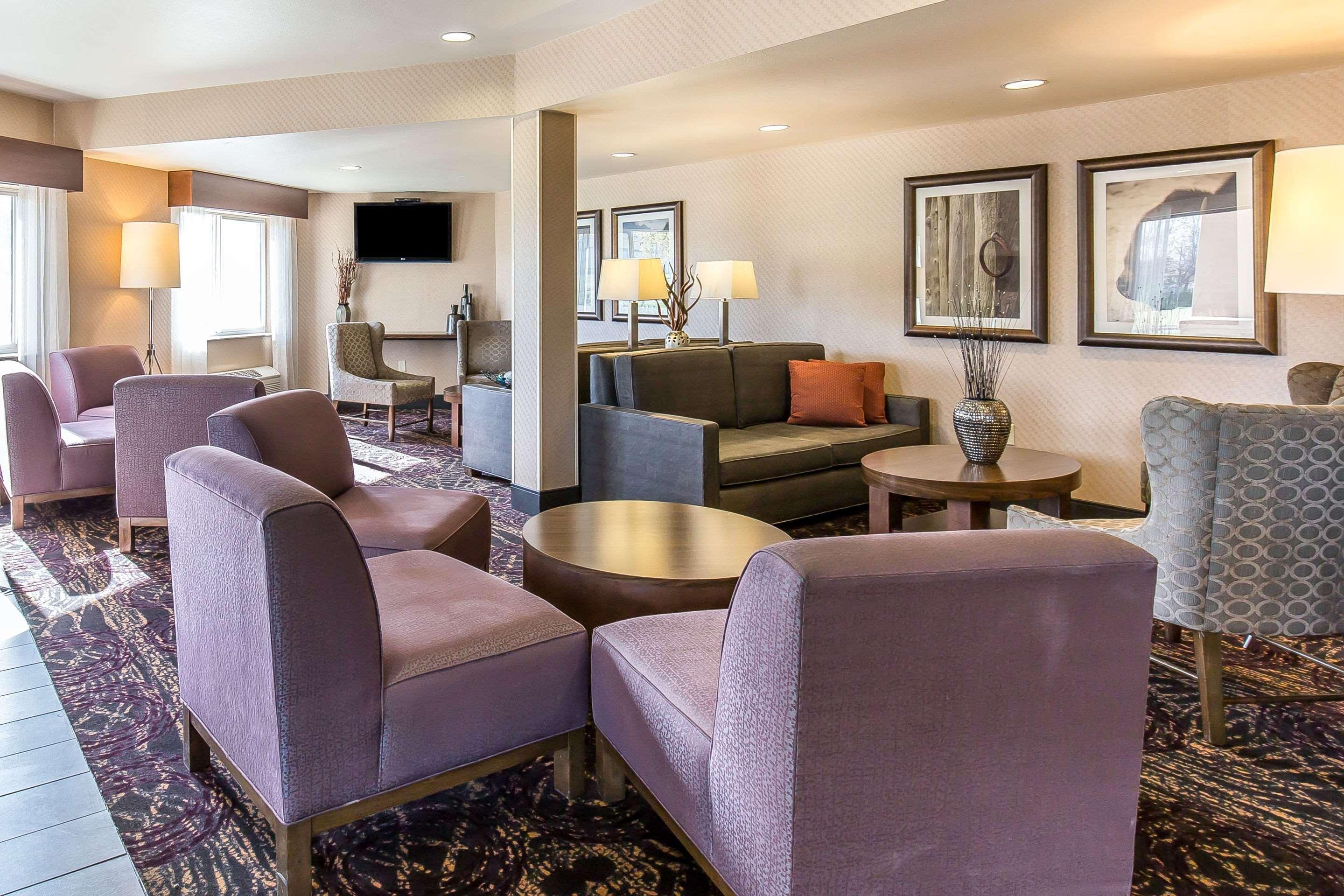 Comfort Inn & Suites Market - Airport Грейт-Фолс Экстерьер фото